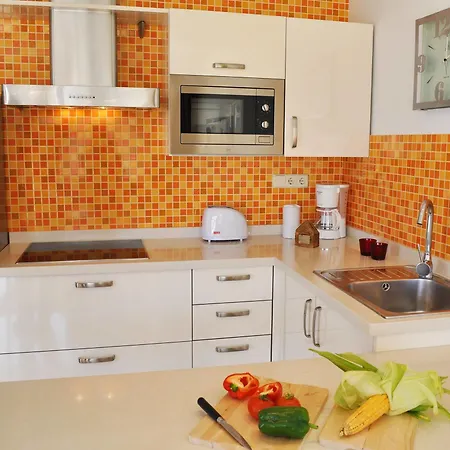 Holiday Club Sol Amadores Aparthotel 4*